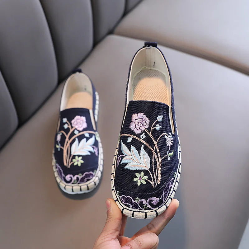 Comemore Beijing Embroidered Hanfu Shoes Woman Spring Summer 2022 Canvas Chinese National Style Flats Women's Loafers Sneaker