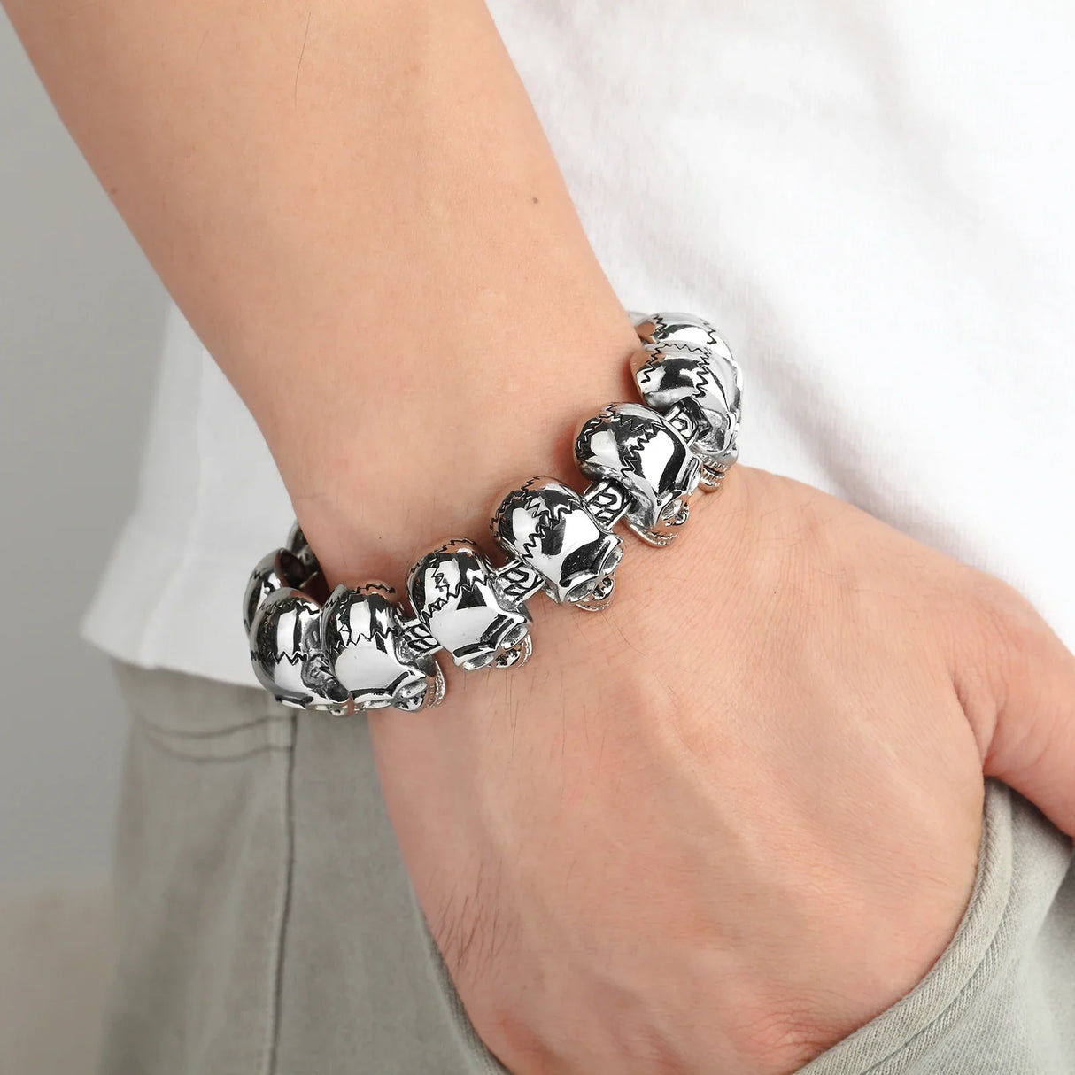 European And American Punk Style Titanium Steel 12 Skulls Super Domineering Men&#39;s Stainless Steel Bracelet Jewelry