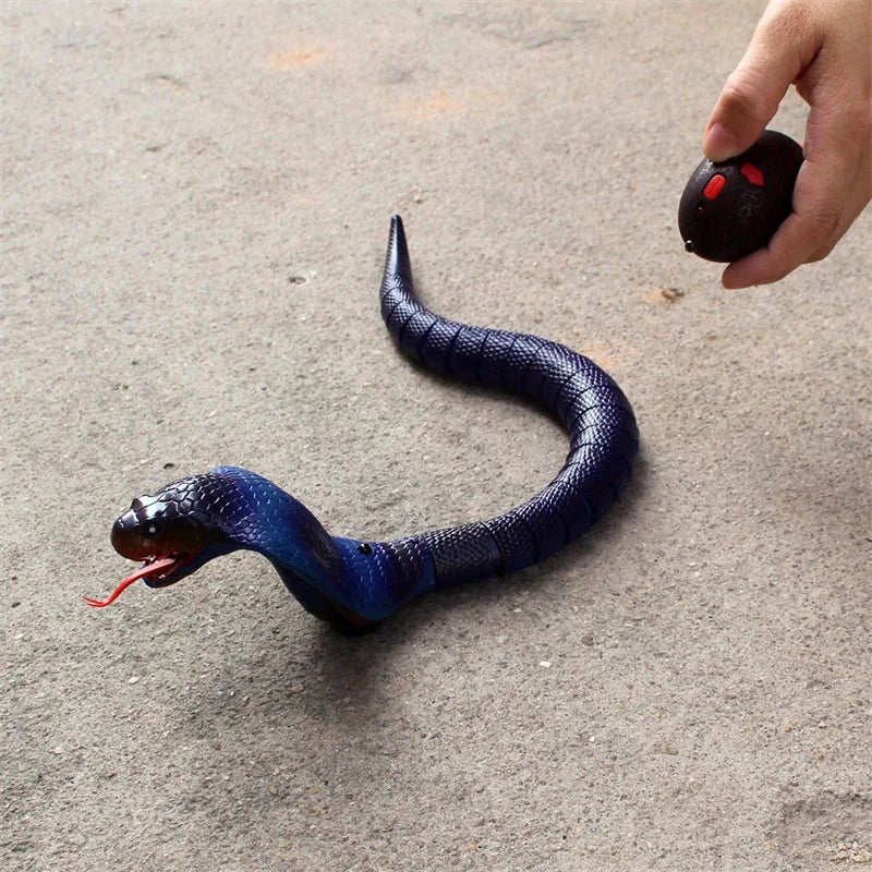 RC Snake Realistic Snake Toys Infrared Receiver Electric Simulated Animal Cobra Viper Toy Joke Trick Mischief For Kids Halloween