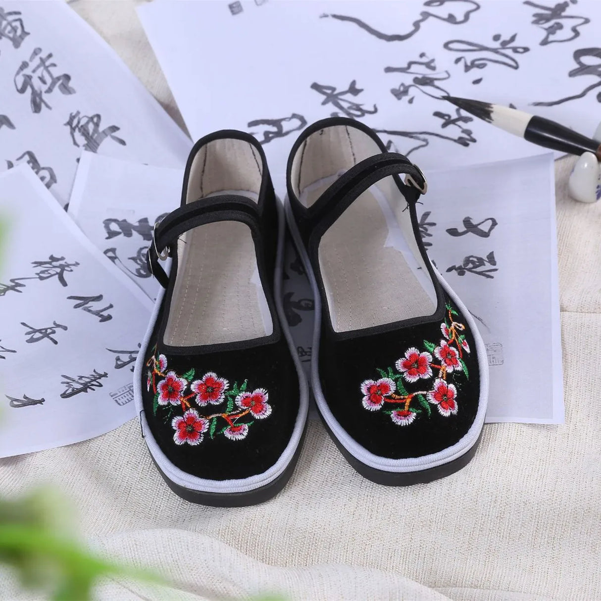 Chinese style cloth shoes women canvas shoes embroidered flower women flats shoes hibiscus square dance shoes ST350