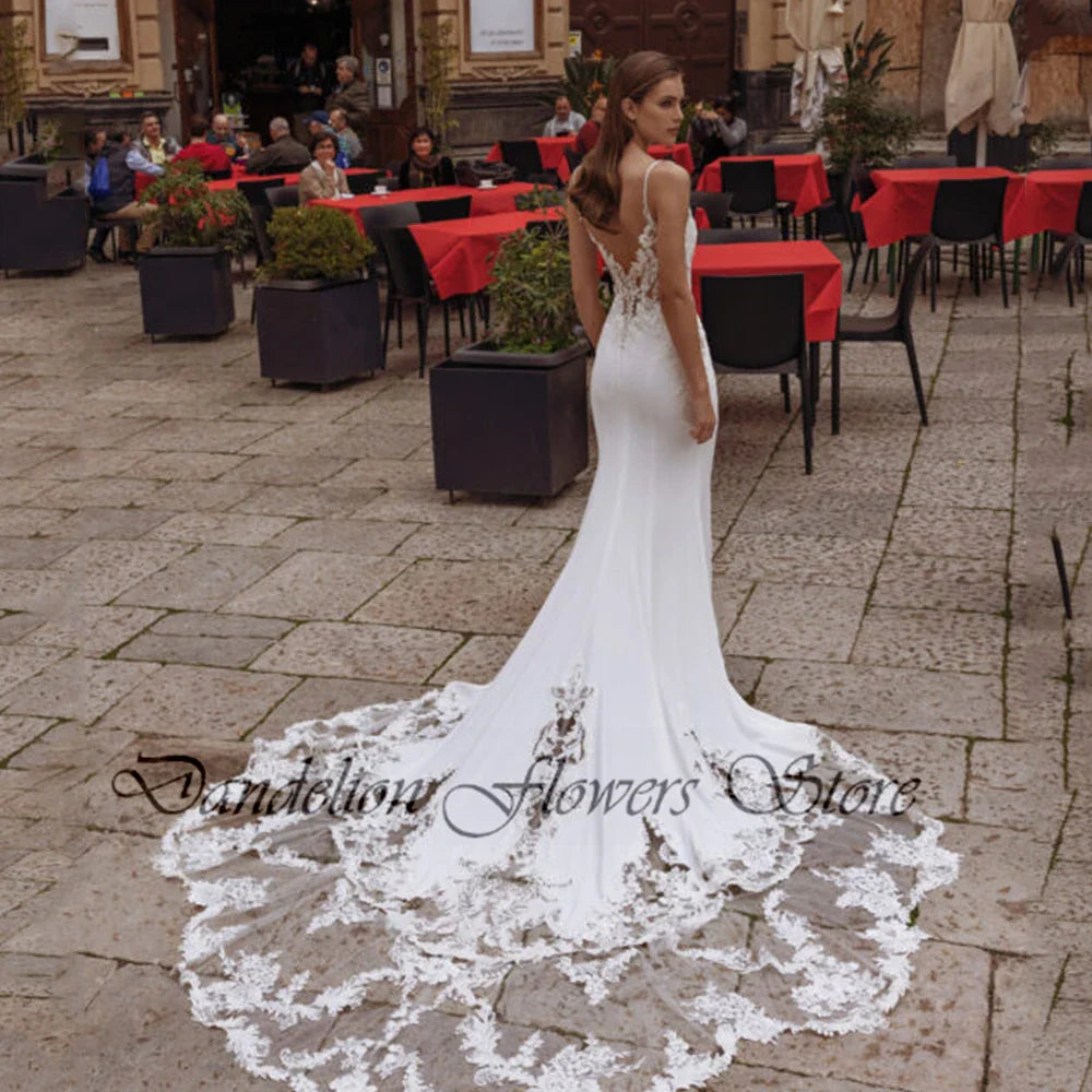 High Quality Spaghetti Straps Wedding Dresses V-Neck Backless Bride Gowns Lace Appliques Sweep Train Mermaid Vestido De Noiva