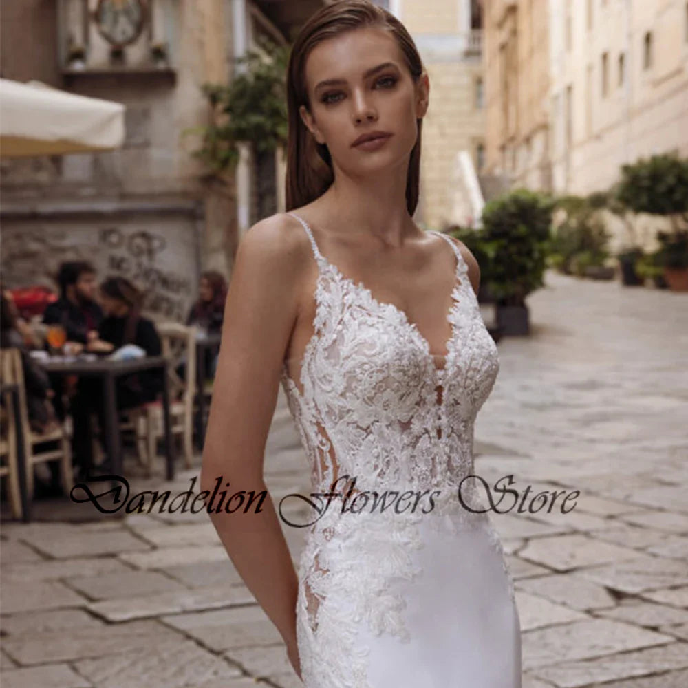 High Quality Spaghetti Straps Wedding Dresses V-Neck Backless Bride Gowns Lace Appliques Sweep Train Mermaid Vestido De Noiva