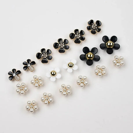 Hot Sale Sweet Cute sum Five flower designer Elegant Vintage Pearl Chain Shoe Jewelry All-match Shoe  flower for croc Charms