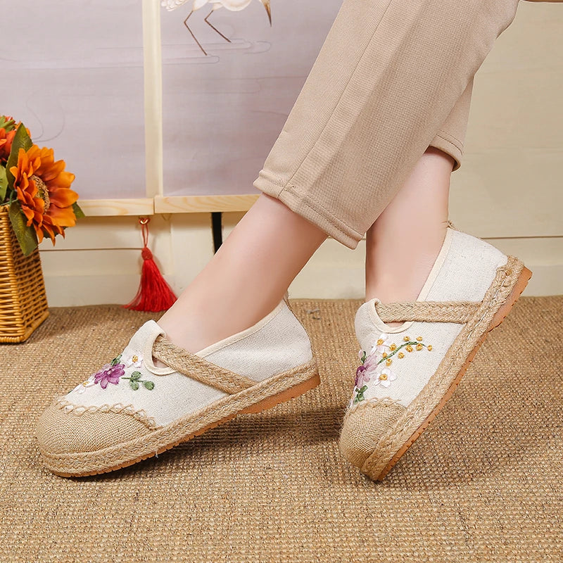 New Embroidery Flowers Flats for Women 2023 Autumn Comfortable Canvas Casuals Shoes Woman Chinese Style Espadrille Shoes Female