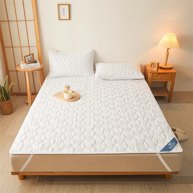 Waterproof Mattress Protector - Breathable Noiseless Mattress Cover Pad with 4 Elastic Corner Straps Fits up to 40 cm deep