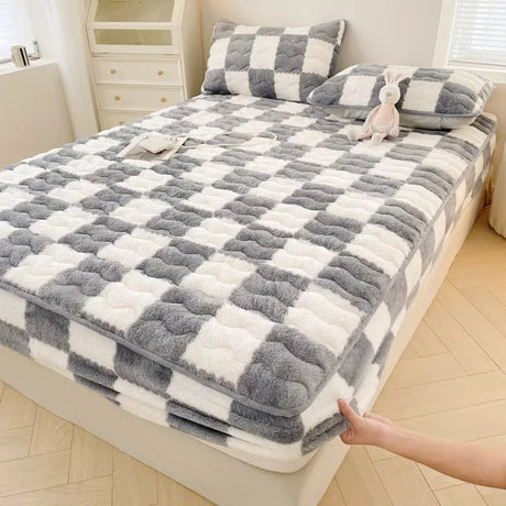 Soft Warm Plush Mattress Protector Cover Winter Couple 2 People Black White Plaid Elastic Fitted Sheet Bed Protection Pad