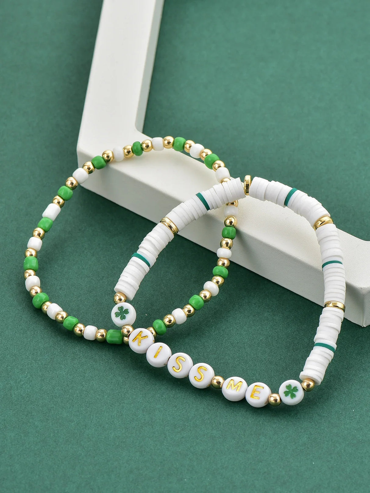 2 pieces of fashionable St. Patrick’s Day soft clay rice beads acrylic four-leaf clover lucky element trend bracelet