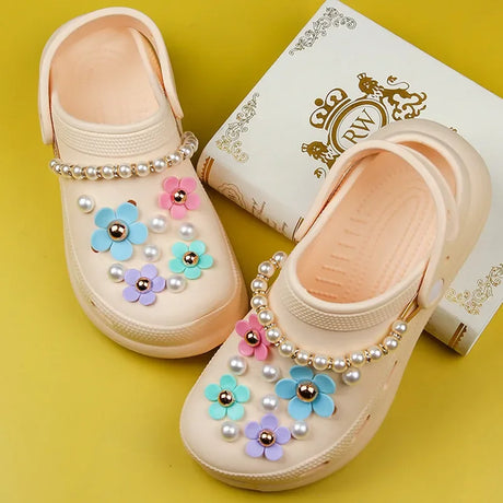 Fashion Elegant Hole Shoe Charms for Flower Pearl Clogs Jeans Cartoon Cute  Charms Designer Vintage Luxury Shoe Decorations NEW