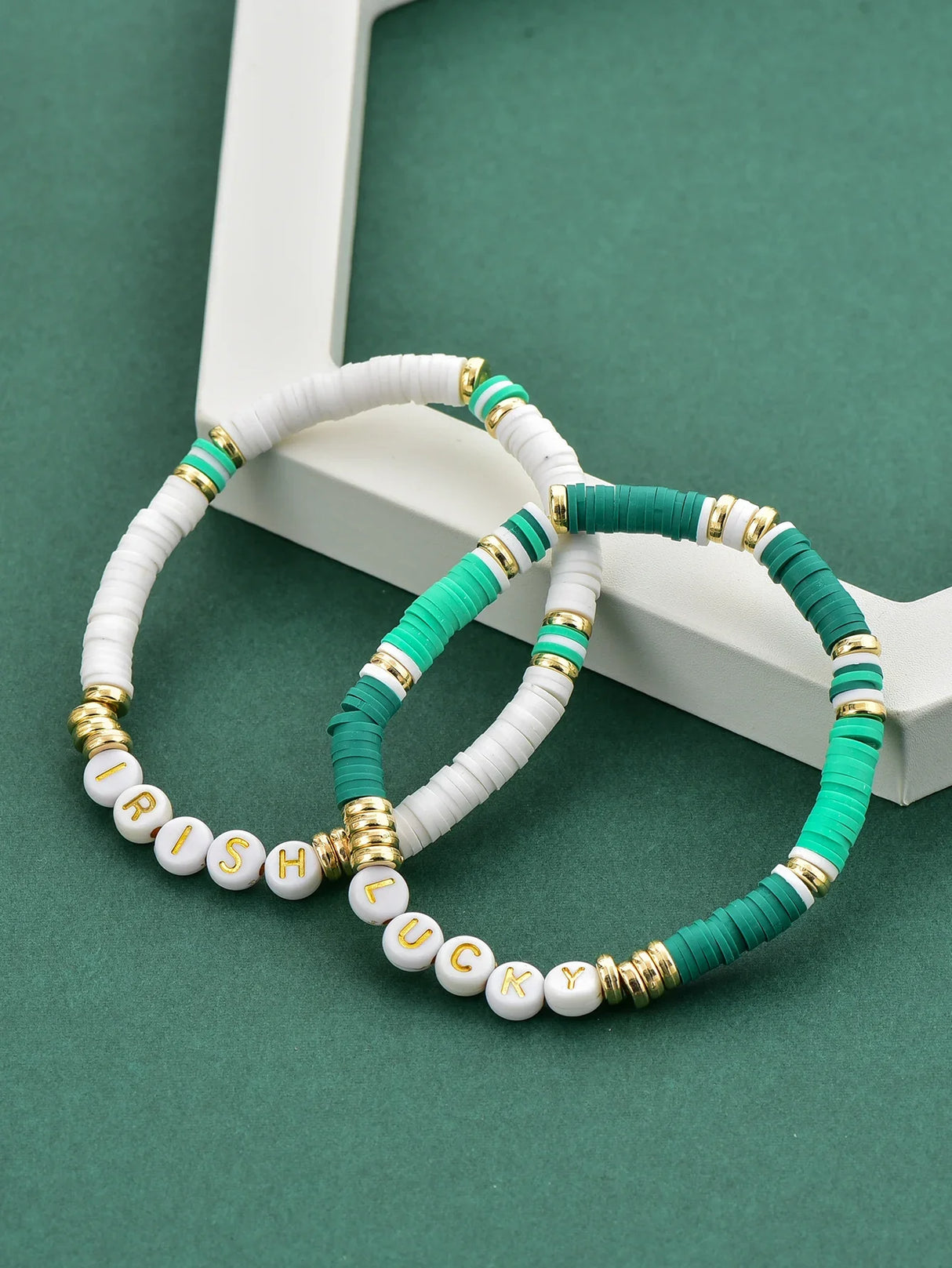 2 pieces of fashionable St. Patrick’s Day soft clay rice beads acrylic four-leaf clover lucky element trend bracelet