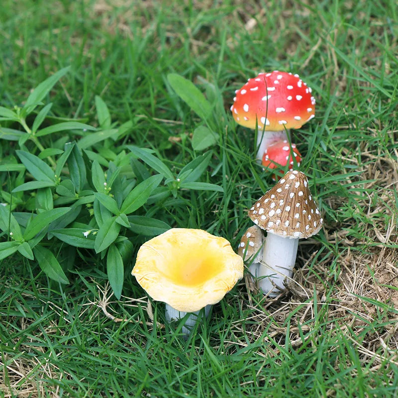 Miniatures Mushroom Garden Decoration Resin Statue Figurine for Patio Yard DIY Fairy Flowerpot Plants Outdoor Bonsai Ornament