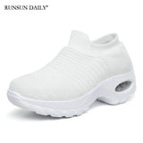 Women's Walking Shoes Fashion Air Cushion Thick Bottom Sneakers Slip-on Lightweight Breathable Casual Shoes