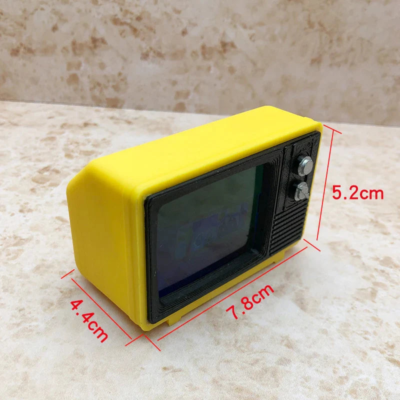 Retro Mini TV Television Watch Dollhouse Scene Model Miniature TV Model Toys Kitchen Furniture Playable video