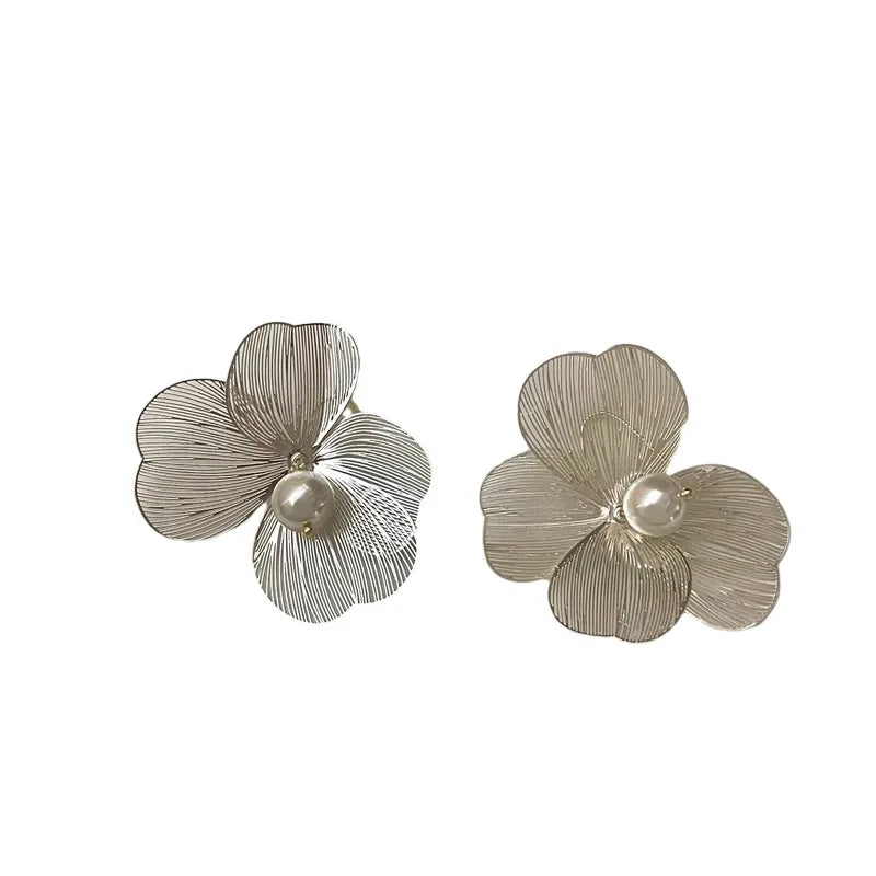 Metal Flower Pearl Earrings European And American Style Personality Fashion Stud Earrings Ms Girl Travel Wedding Accessories