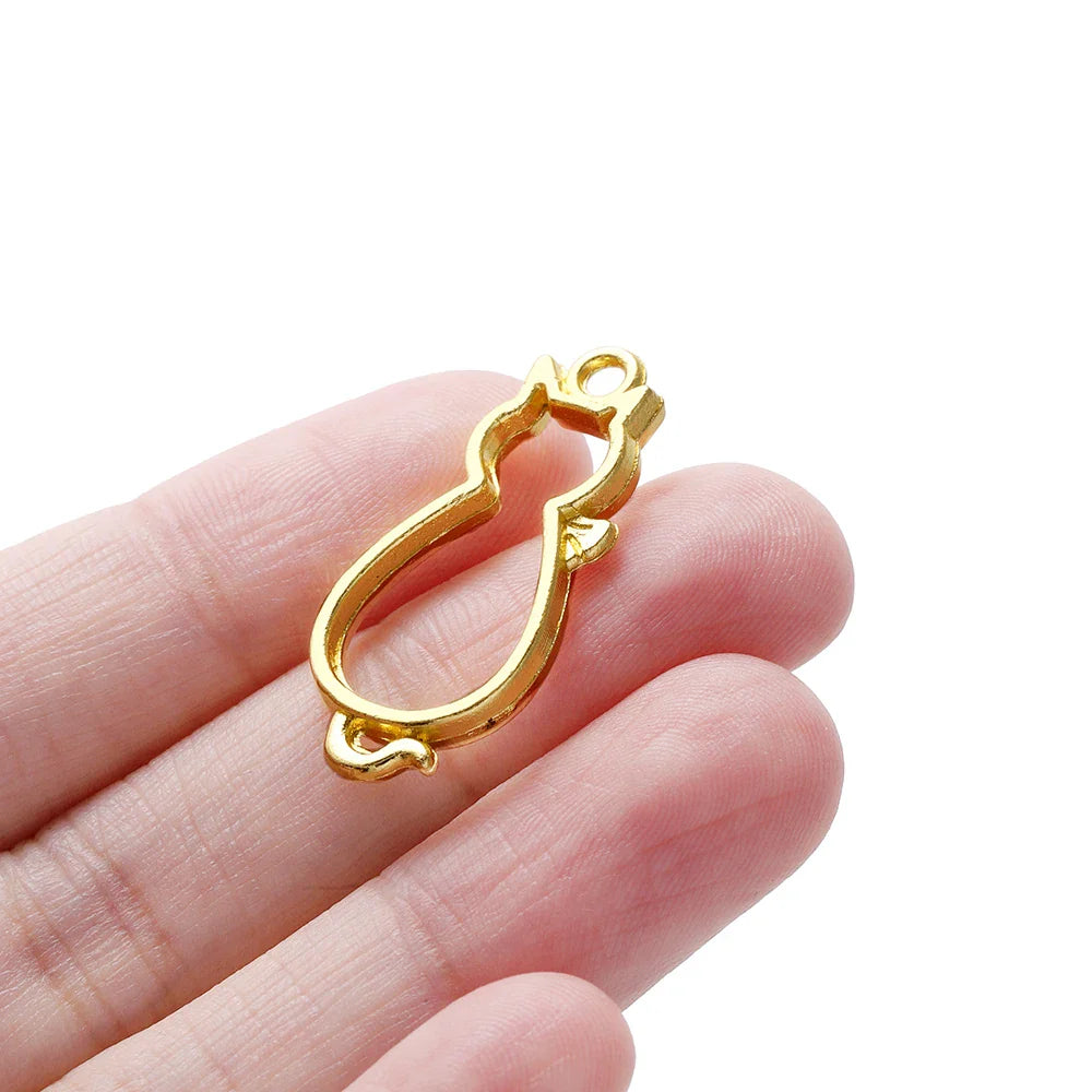 10Pcs/Lot Metal Cat Shape Charms Hollow Frame Blank Pendant Tray Bezel for DIY Epoxy Resin Pendants Jewelry Making Accessories