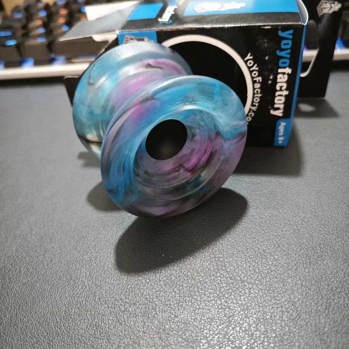 YYF Atom Smasher  YOYO   1A Fantastic Sleepy Yoyo Ball Aluminum Alloy Axis Cover Toy Plastic injection ball