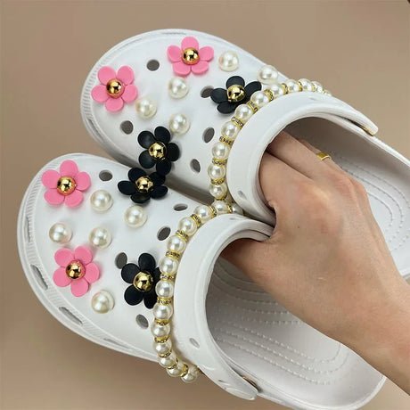 Fashion Elegant Hole Shoe Charms for Flower Pearl Clogs Jeans Cartoon Cute  Charms Designer Vintage Luxury Shoe Decorations NEW