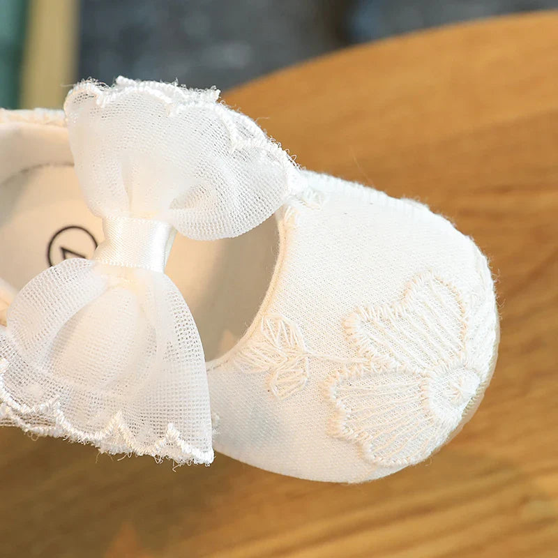 Cute White Lace Baby Girl Princess shoes  Baby Moccasins Moccs Shoes Bow Fringe Rubber Soled Non-slip Footwear Crib Shoes