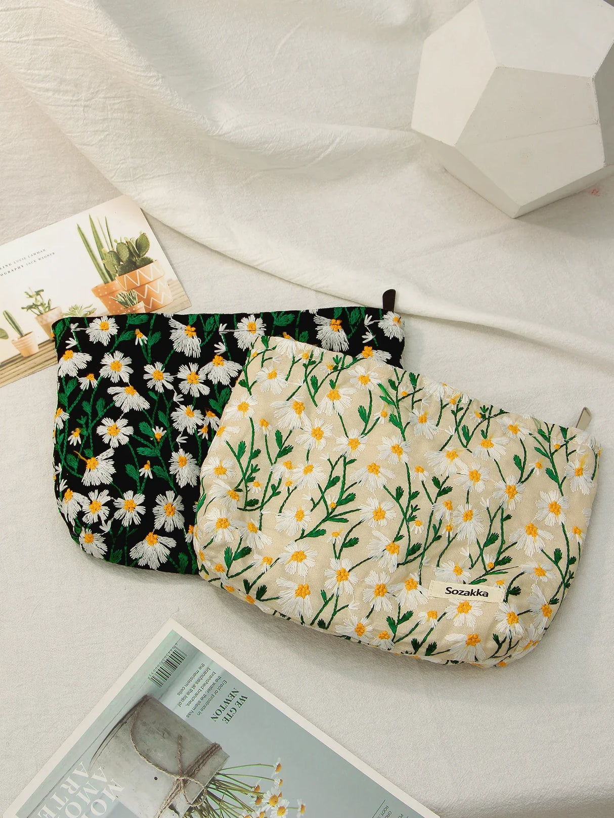 New Arrival Embroidery Aaisies Flower Makeup Bag Women's Art Simple Portable  Large Capacity Storage Case