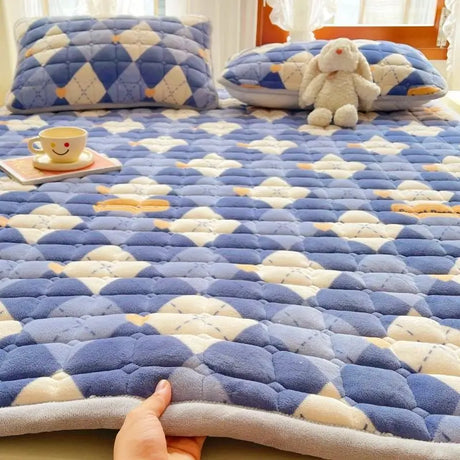 1pc Winter Milk Velvet Thickened Warm Bed Sheet Bedspread Single Double Soft Thin Fold Mattress Toppers Tatami Floor Quilted Mat