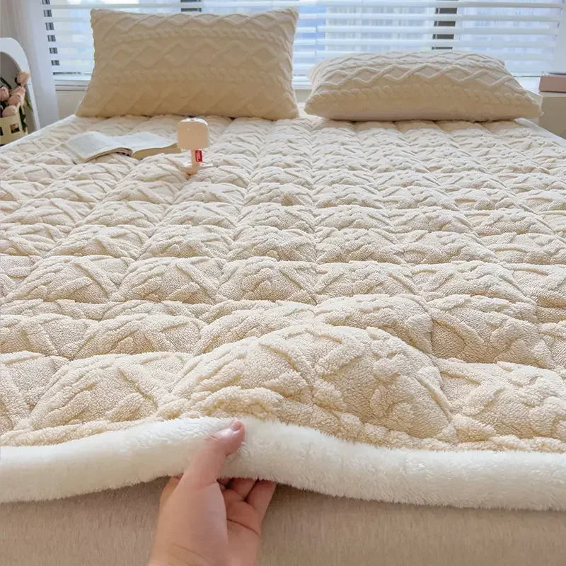 Winter Soft Fleece Mattress Toppers Home Dormitory Single Double Bedspread Fold Bed Sheets Thin Tatami Mat Warm Mattress Cover