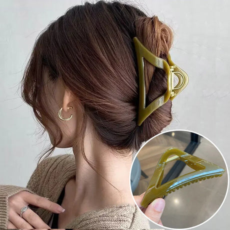 Metal Geometric Triangle Hair Claws Girls Popular Hair Catches Hair Clips Hair Accessories For Women Fashion Hairpins Hairgrips