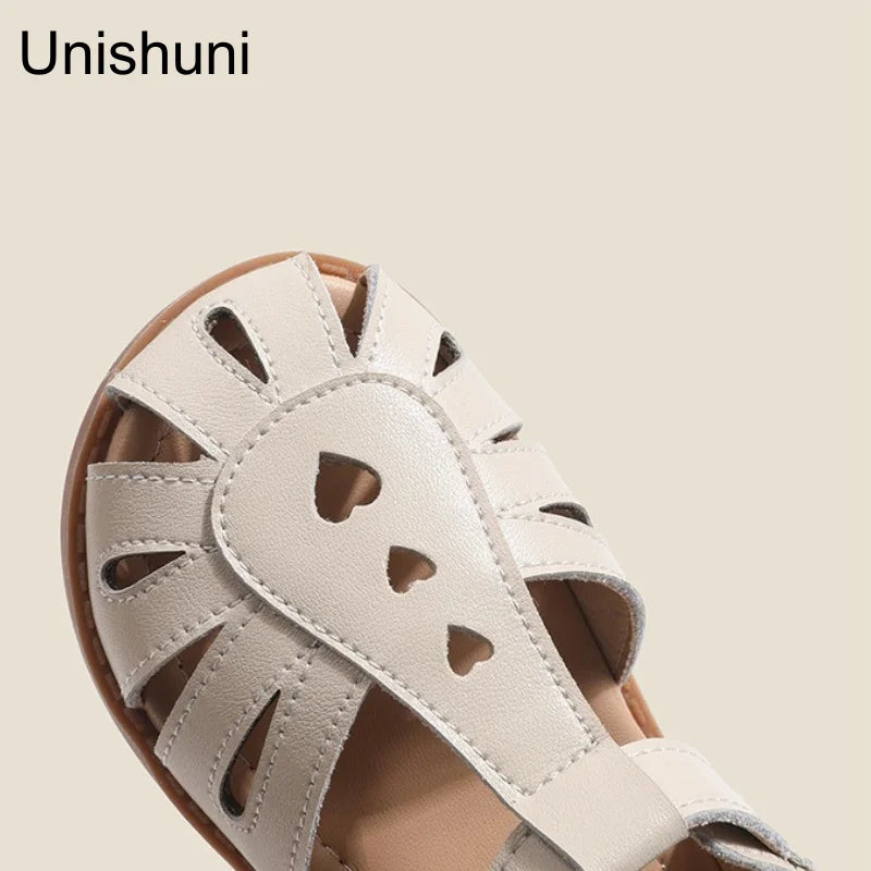 Unishuni Girls Half Sandal Kids Genuine Leather Shoes Children’s Hollow Out Spring Summer Shoe Heart Design Retro Princess Flats