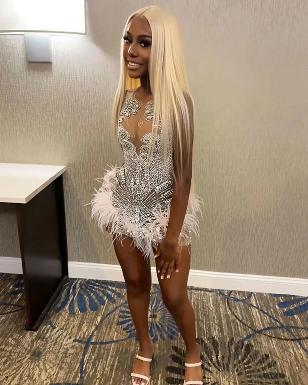 Sexy Black Girl Short Prom Dresses 2024 Luxury Silver Crystals See Through Women Feather Cocktail Gowns For Birthday Party