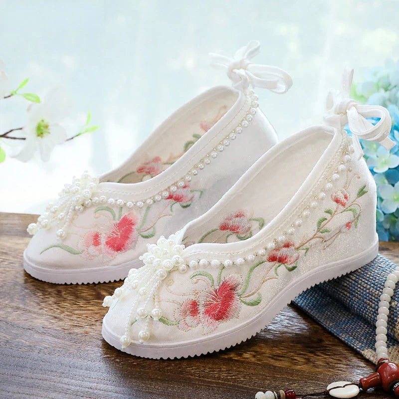 The New Women Traditional Chinese Style Hanfu Boot Embroidered Cloth Shoes Wedding Bride Old Beijing Retro Short Boots Footwear