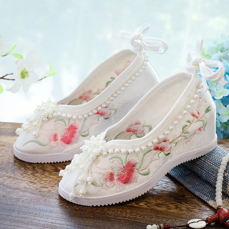 The New Women Traditional Chinese Style Hanfu Boot Embroidered Cloth Shoes Wedding Bride Old Beijing Retro Short Boots Footwear