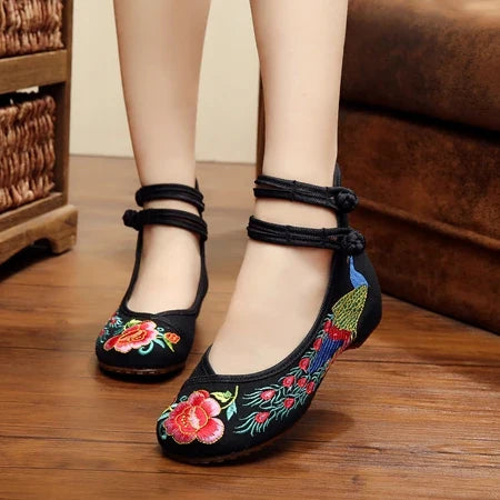 Veowalk Big Size 34-43 Chinese Style Peacock Embroidery Women's Flats Old Peking Soft Sole Casual Breathable Cloth Shoes Woman