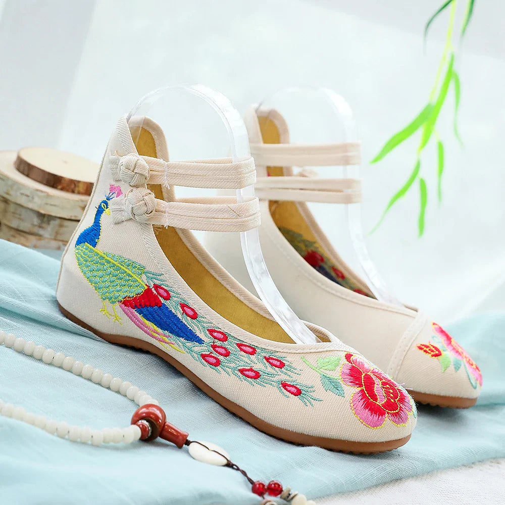 Veowalk Big Size 34-43 Chinese Style Peacock Embroidery Women's Flats Old Peking Soft Sole Casual Breathable Cloth Shoes Woman