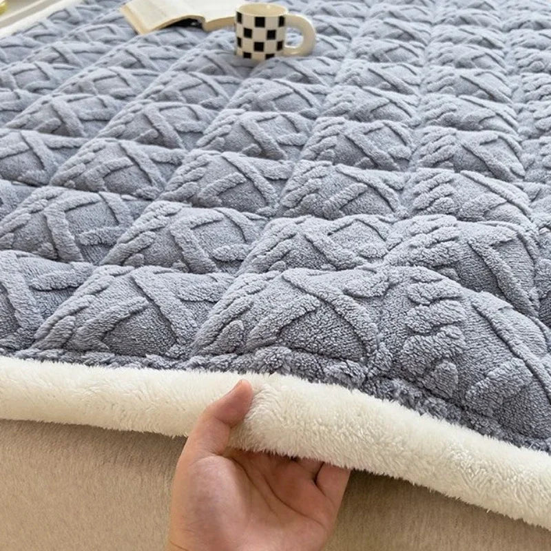 Winter Plush Warm Mattress Toppers Home Textile Thin Tatami Mat Dormitory Single Double Bedspread Fold Bed Sheets Bed Linens